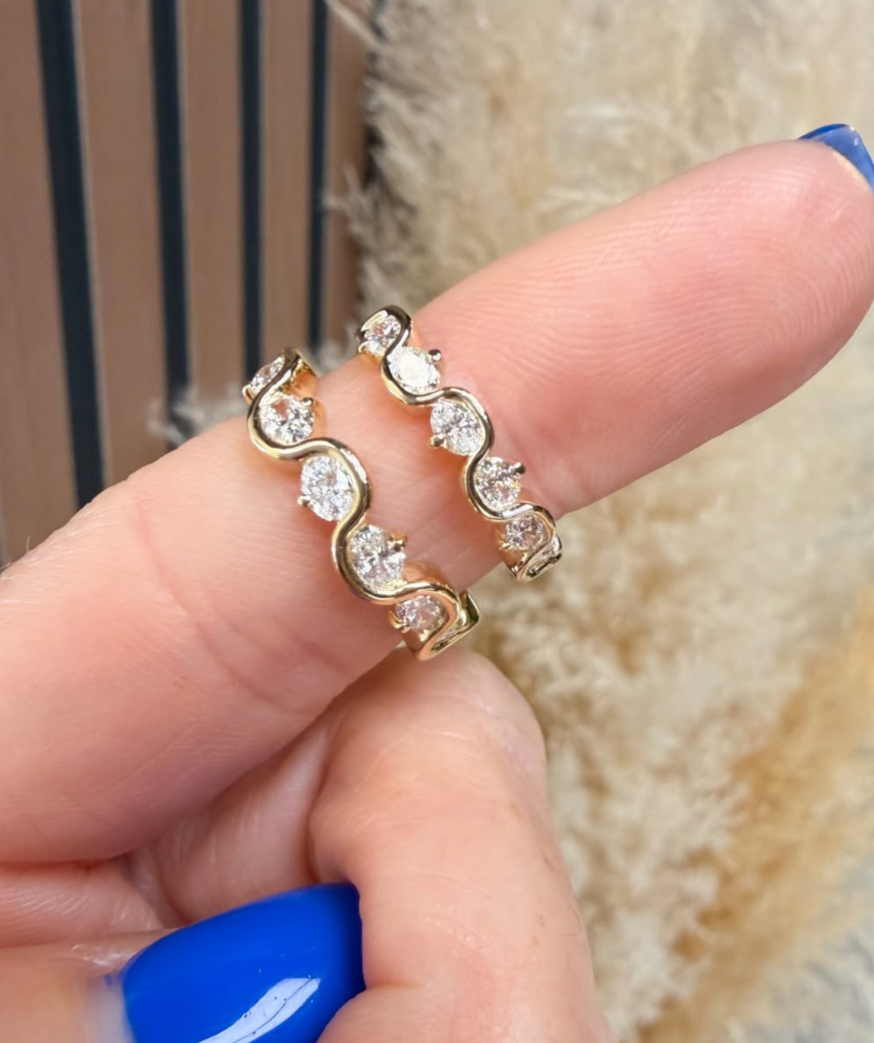 Half Bezel Oval Wave Band