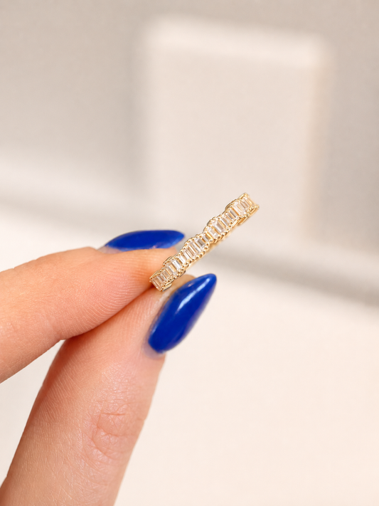 Staggered Petite Baguette Band